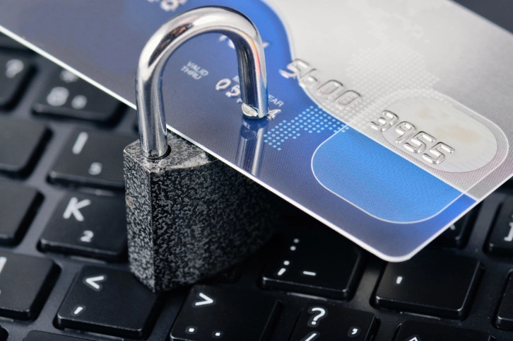 Como evitar fraudes no seu cartão de crédito + golpes comuns que você precisa conhecer 2 fraudes com cartoes de credito 1