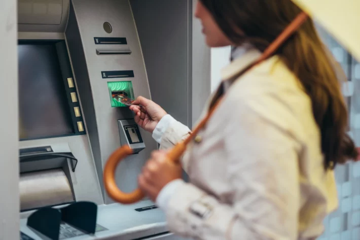 Bancos digitais vs. Bancos tradicionais: Qual a melhor opção em 2025? 1 bancos digitais x tradicionais 041220240937 710x473 1
