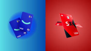 Imagem comparativa dos cartões DM Visa e Santander SX, com fundo dividido em azul e vermelho, representando visualmente as diferenças entre os dois produtos financeiros.
