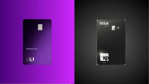 Imagem comparativa entre dois cartões premium: o cartão Ultravioleta, do Nubank, com design roxo metálico e nome da titular Gabriela Lima, e o cartão XP Visa Infinite, com visual preto elegante e logo da XP Investimentos, ambos posicionados lado a lado em fundo dividido entre roxo e preto.